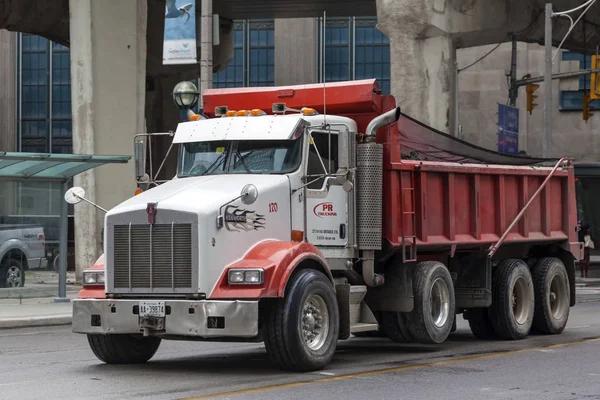 Challenges Faced by Every Toronto Trucking Company Today