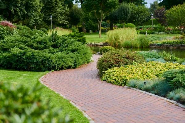 Personalized Landscape Design for Functional Outdoor Spaces